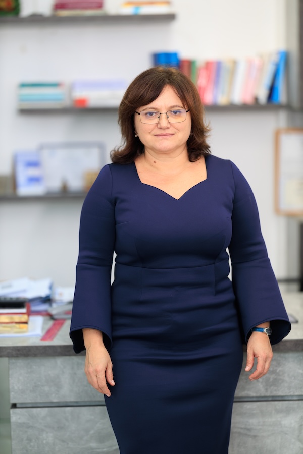 Expert in Civil & Comercial dedicata Justitie de 23 ani.